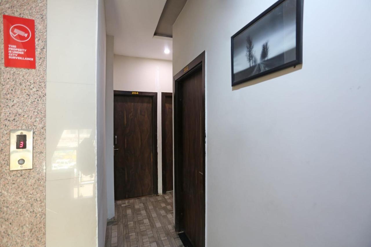 OYO 6325 Hotel Kiran Rāipur Buitenkant foto